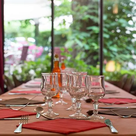 Western Le Bristol ホテル 3*