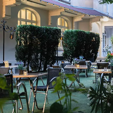 Western Le Bristol ホテル 3*