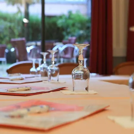 Western Le Bristol ホテル 3*