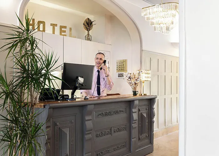 Western Le Bristol Hotel 3*